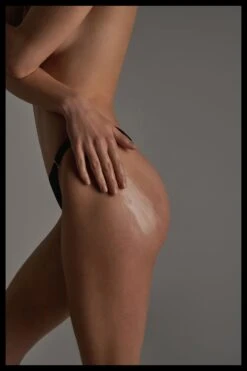 Maison Close Bougie De Massage - Au Bout Du Monde - Monoï -Séduction Raffinée Lingerie 560504 5 6 7 8 9 bougie de massage 120 cebb5046 6b5c 4344 a55a 48e8063191ce