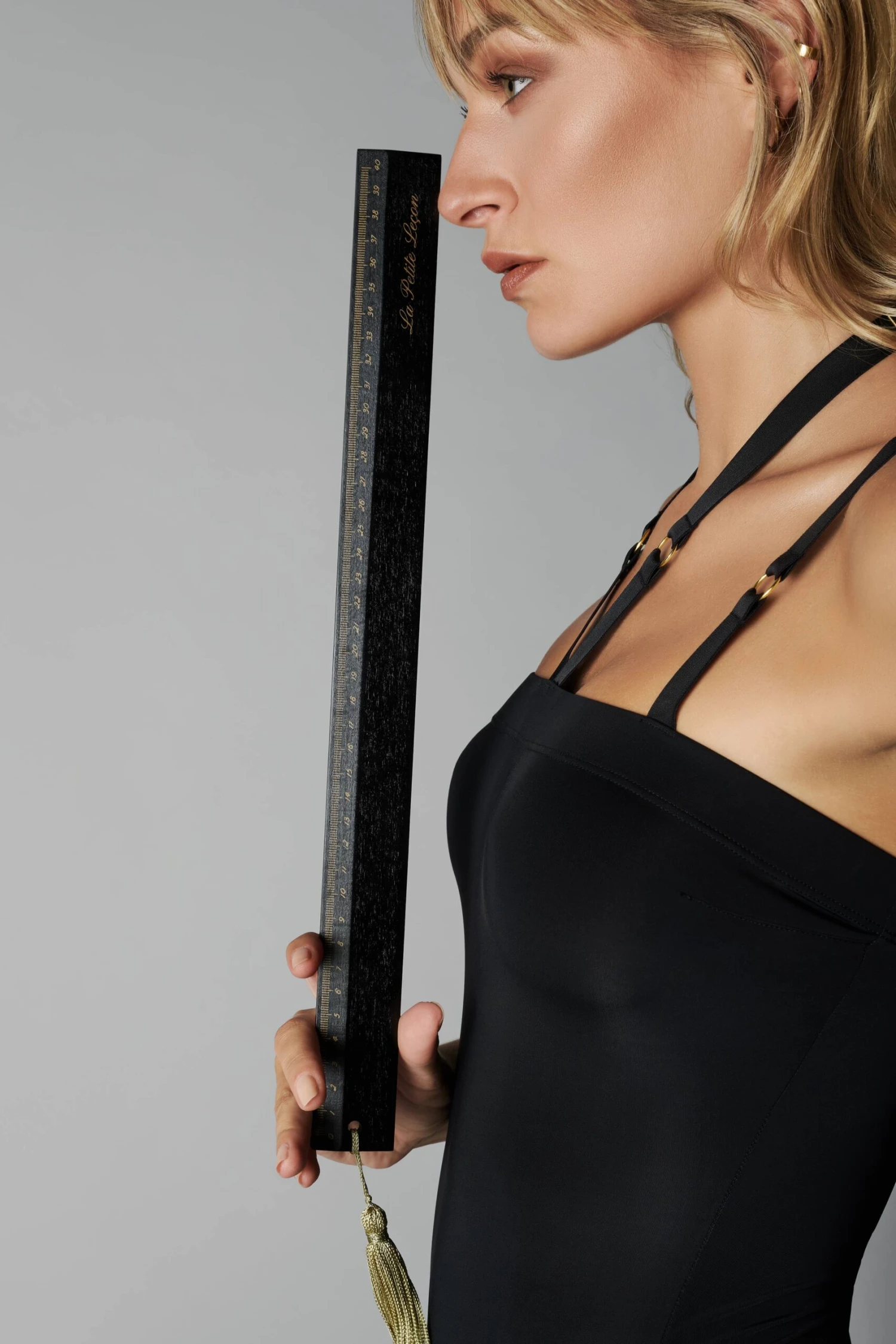 Maison Close Règle En Bois - La Petite Lecon - 40 Cm - Les Burlesques 1 Maison Close Règle En Bois - La Petite Lecon - 40 Cm - Les Burlesques