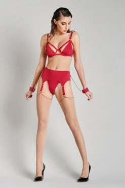 Maison Close Porte-jarretelles Avec Menottes - Tapage Nocturne 13 Maison Close Porte-jarretelles Avec Menottes - Tapage Nocturne -Séduction Raffinée Lingerie 608010 tapage nocturne rouge 0814 3