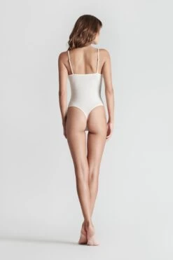 Maison Close Body String Avec Bretelles - La Femme Amazone 10 Maison Close Body String Avec Bretelles - La Femme Amazone -Séduction Raffinée Lingerie 608908 la femme amazone ivoire 1413